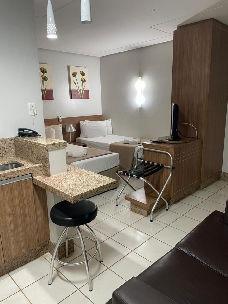 Sun Square Suites Hotel By Lual Goiânia Exteriör bild